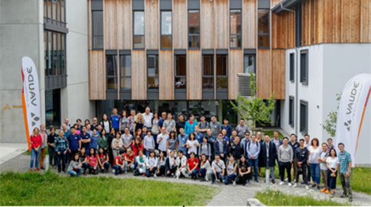 Group photo VAUDE Vendormanagement in front of company headquarters in Tettnang