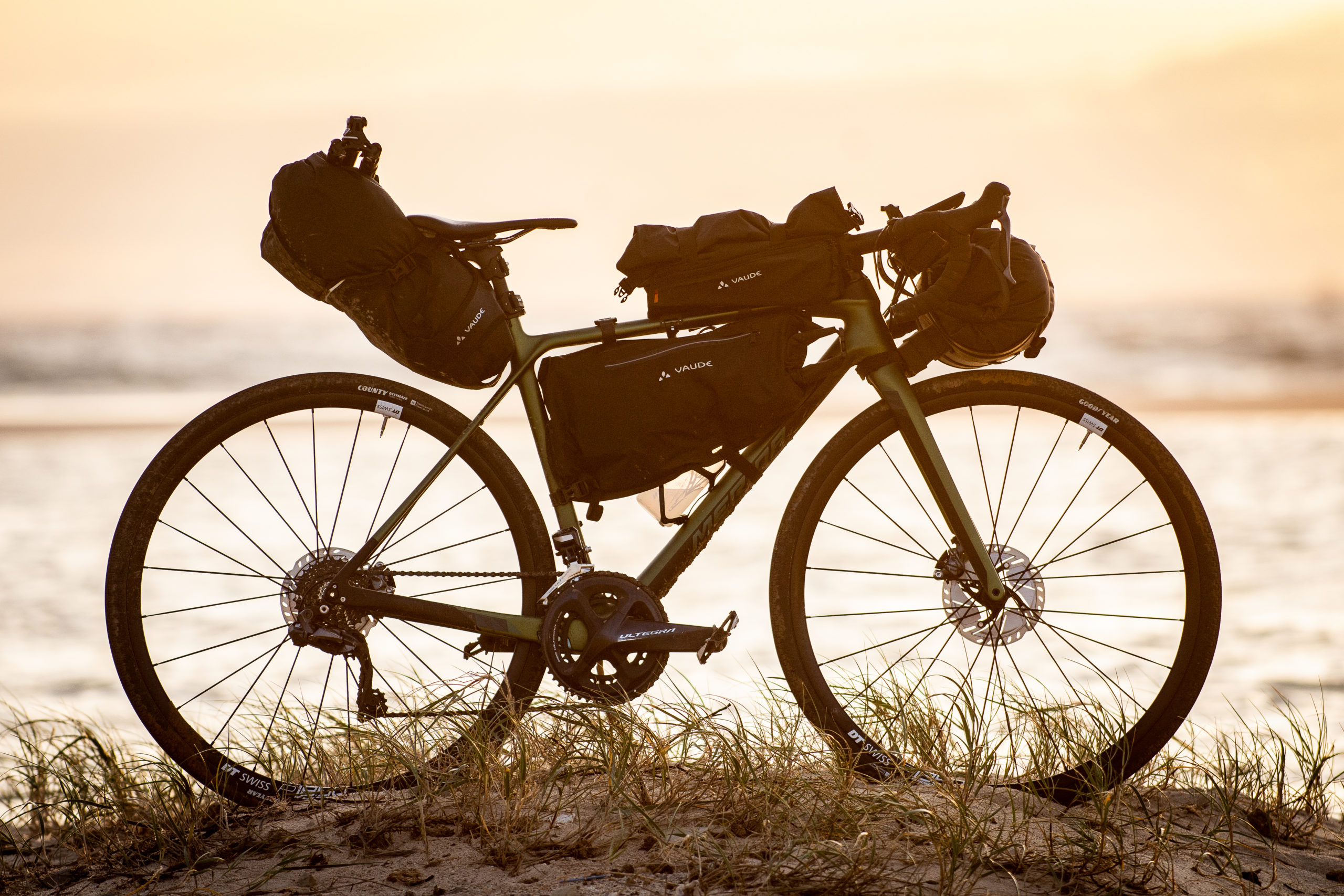 Gravelbike mit Radtaschen für Bikepacking